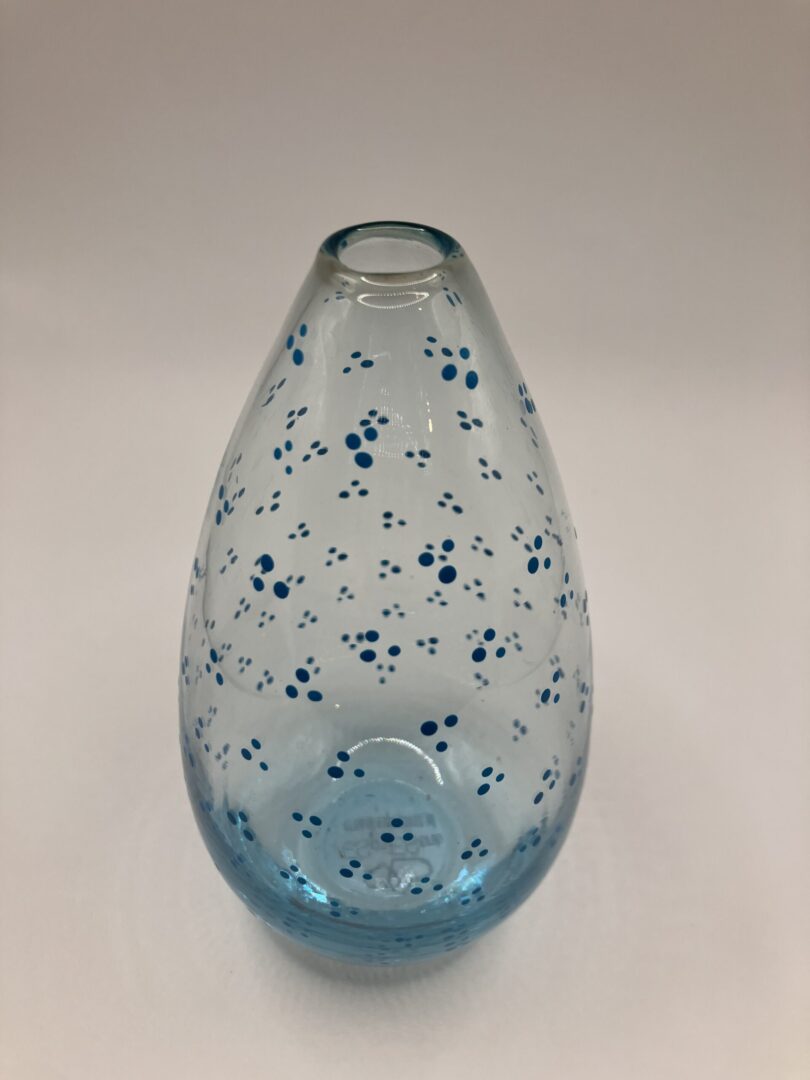 Vaasje, blauw glas met stippen en vijf craspedia's - Afbeelding 3
