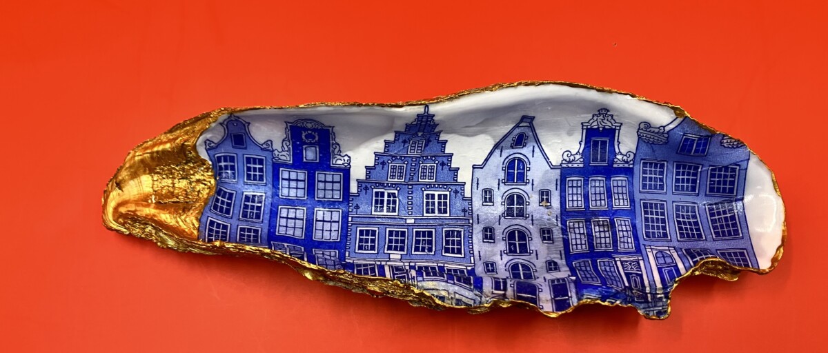Uitgelichte afbeelding voor “Oesterschelp, Amsterdamse grachtenhuizen”