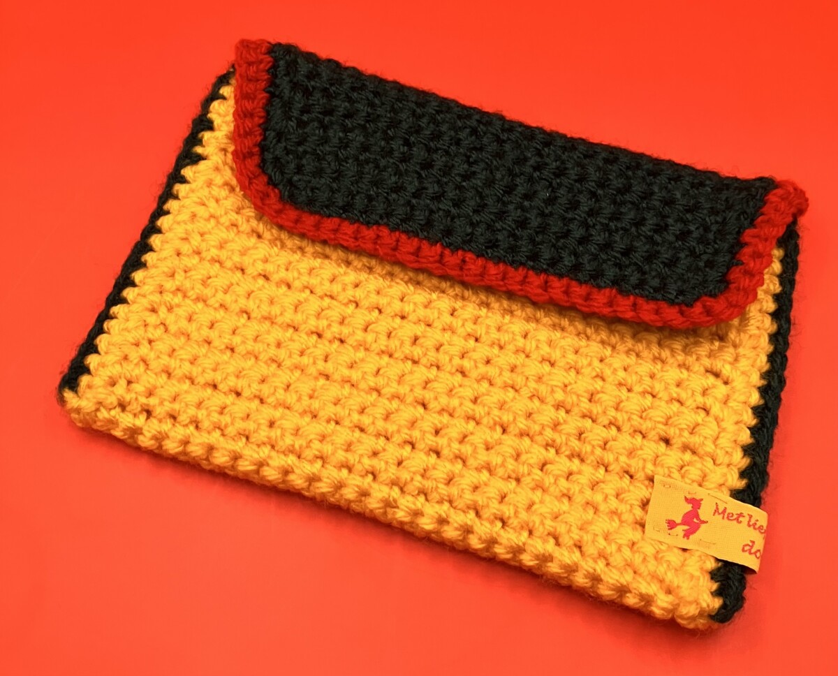 Uitgelichte afbeelding voor “Etui of toilettasje in geel/groen/rood”