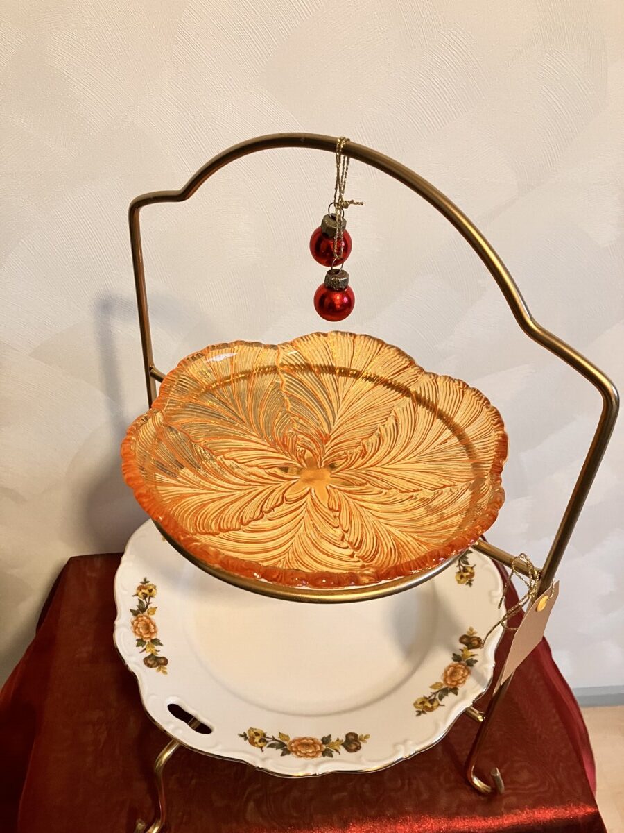 Uitgelichte afbeelding voor “Etagère in goud en oranjekleuren”