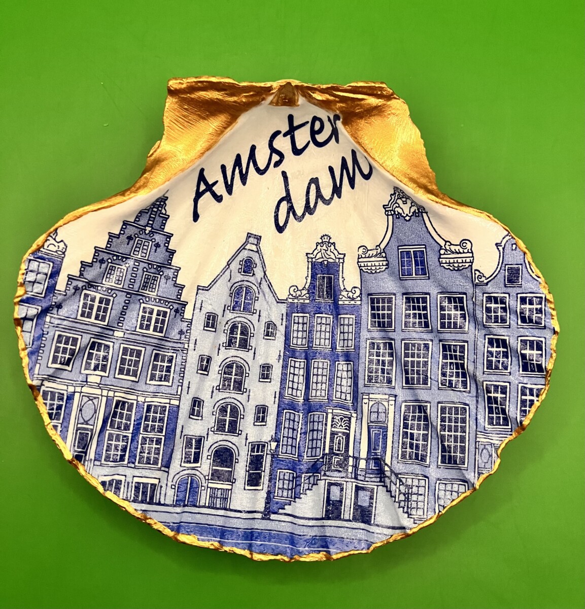 Uitgelichte afbeelding voor “Sint-jacobsschelp, Amsterdamse grachtenpanden”