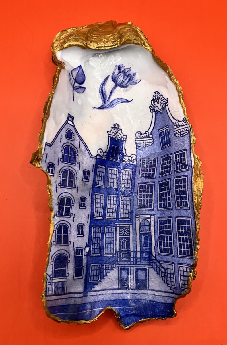 Uitgelichte afbeelding voor “Oesterschelp met Amsterdamse huizen”