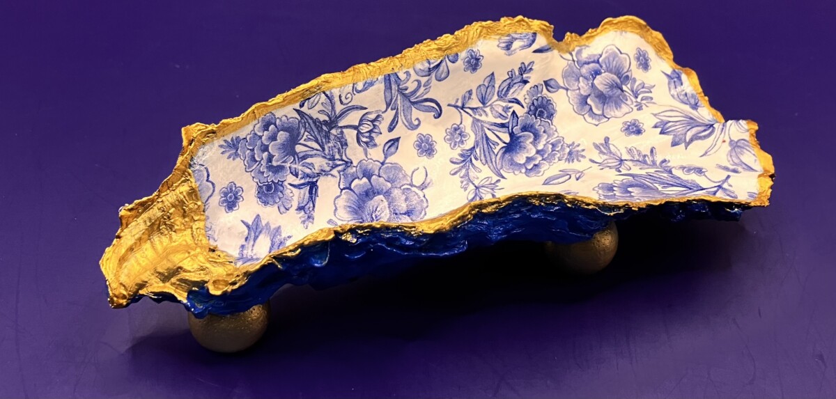 Oesterschelp schaaltje op gouden pootjes - Afbeelding 2