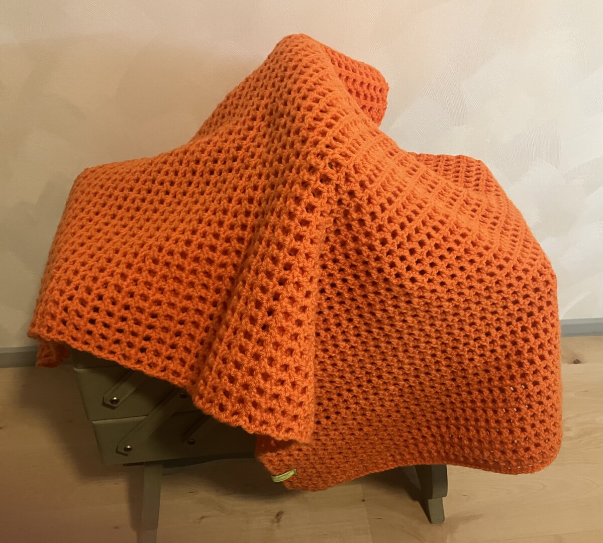 Brede omslagdoek of dubbele sjaal in fel oranje - Afbeelding 2
