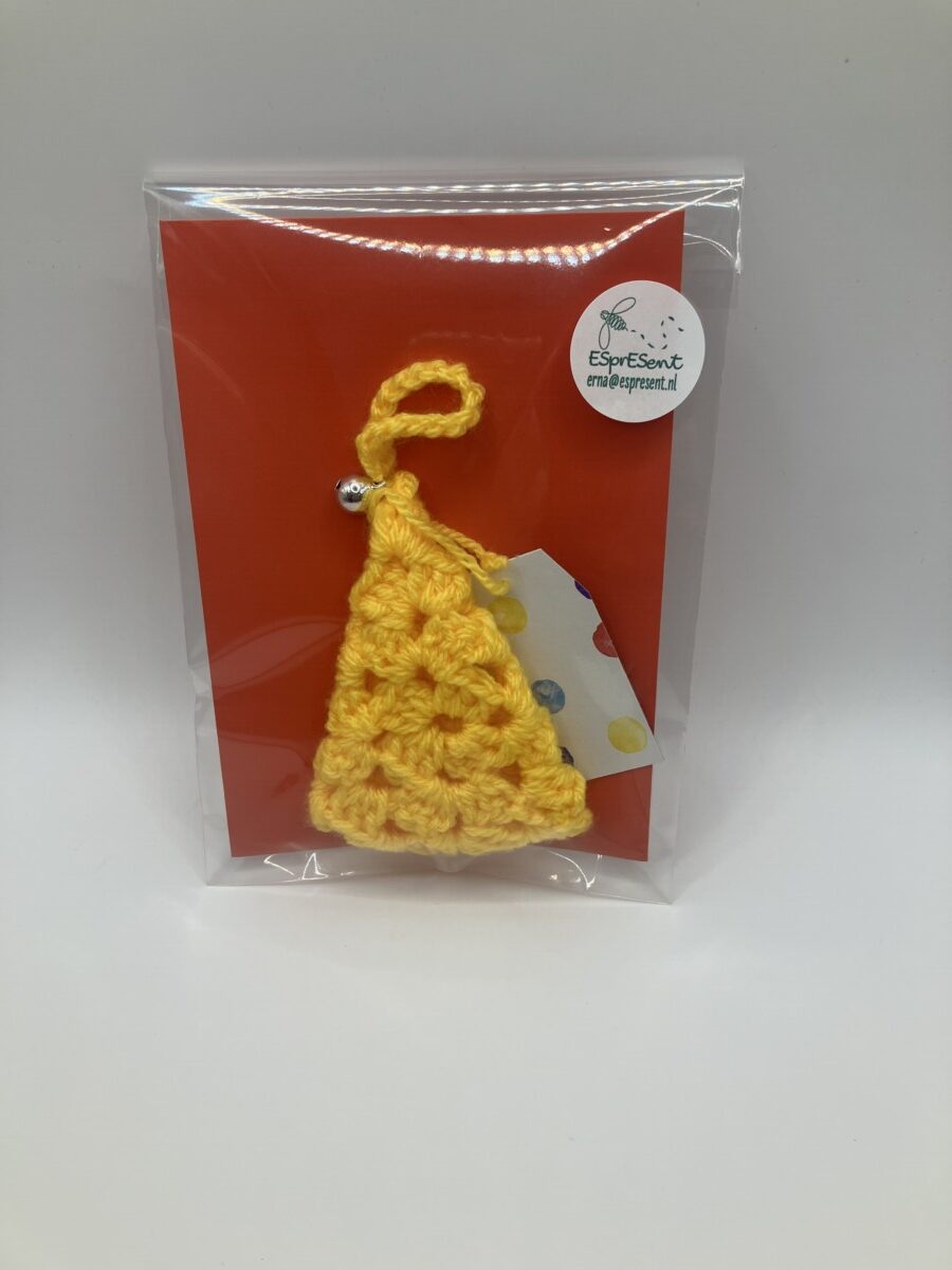 Uitgelichte afbeelding voor “Gehaakte gele kerstboom met belletje”