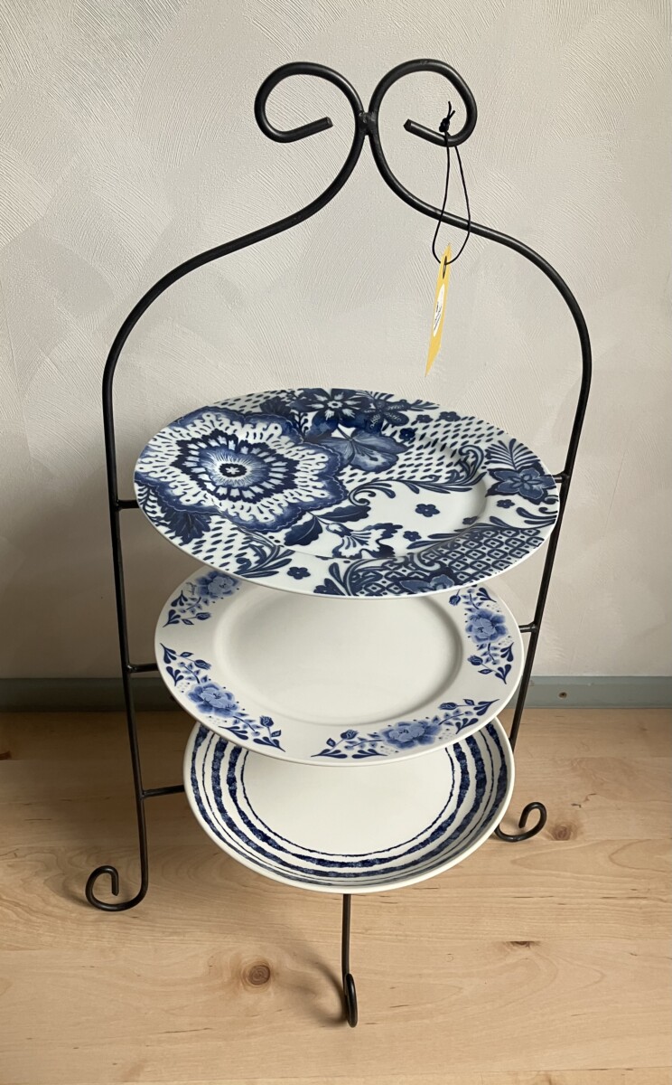 Uitgelichte afbeelding voor “Prachtige grote etagère met blauw/witte borden”