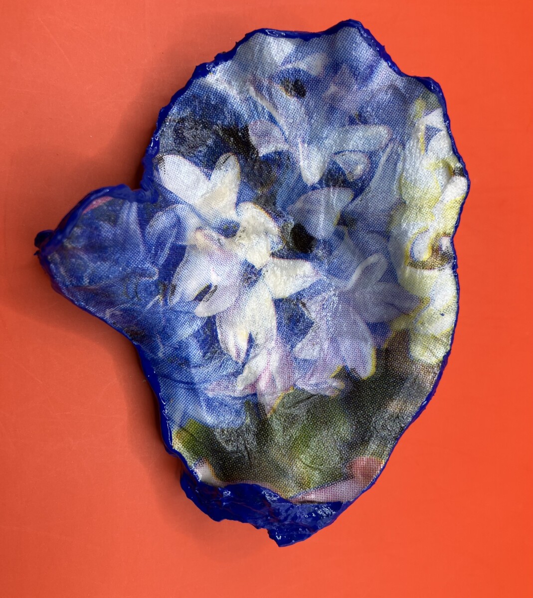 Blauwe oesterschelp met bloemendecoupage - Afbeelding 3